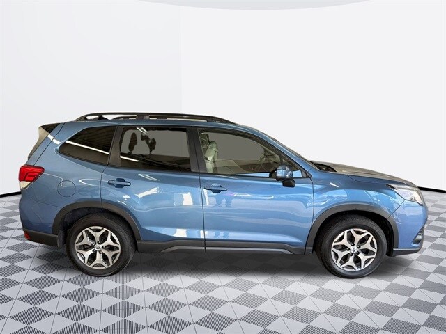 2024 Subaru Forester Premium photo 4