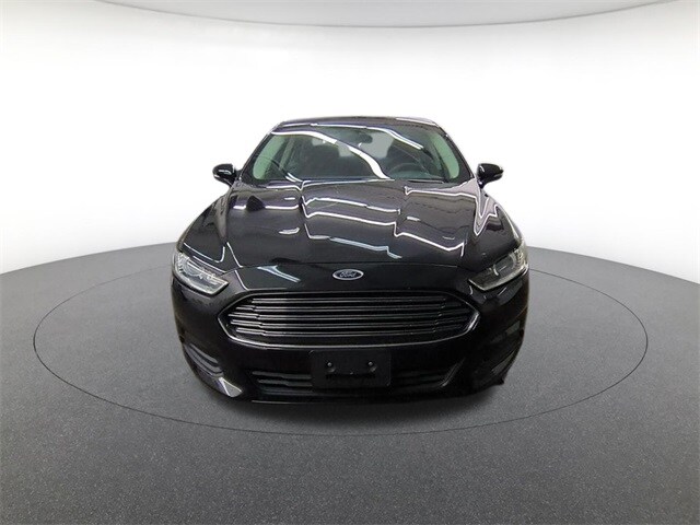 2014 Ford Fusion SE photo 2