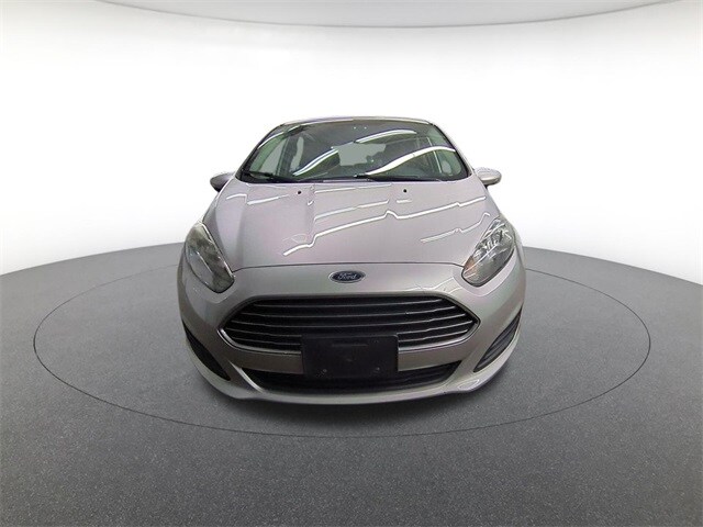 2015 Ford Fiesta SE photo 2