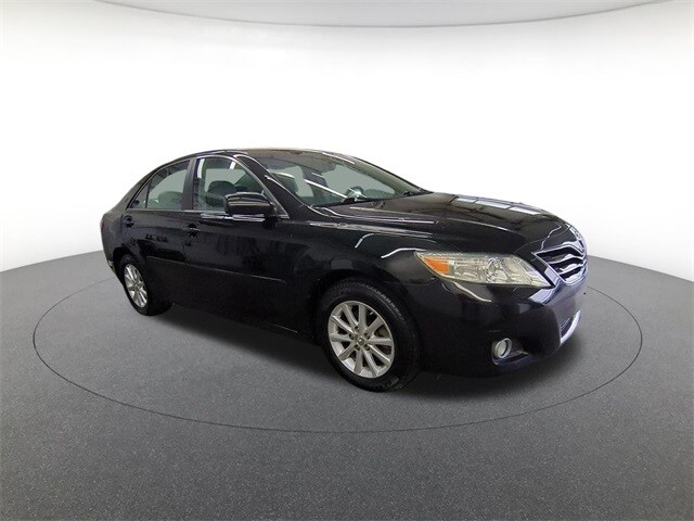 2011 Toyota Camry LE photo 3