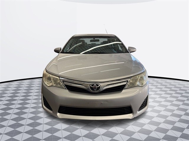 2014 Toyota Camry LE photo 2