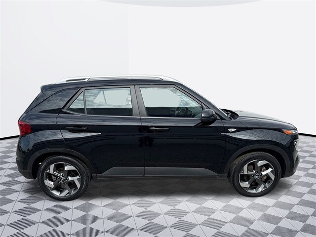 2023 Hyundai Venue SEL photo 3