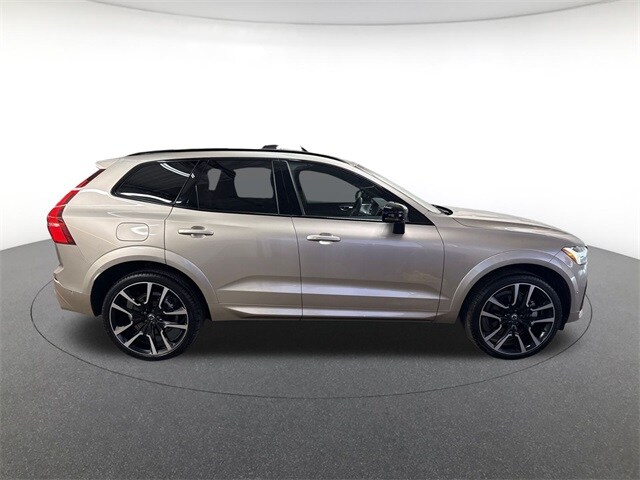 2024 Volvo XC60 Recharge Hybrid Ultimate photo 4