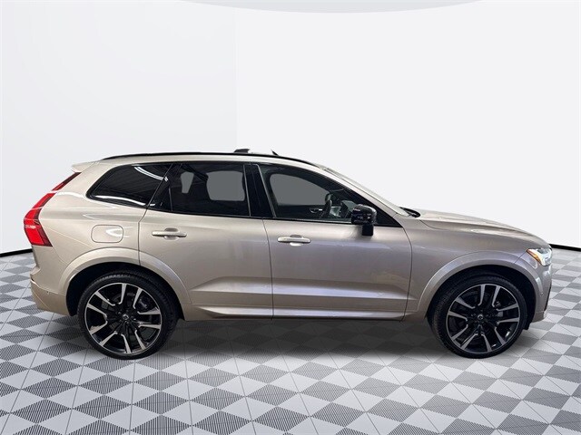 2024 Volvo XC60 Recharge Hybrid Ultimate photo 4
