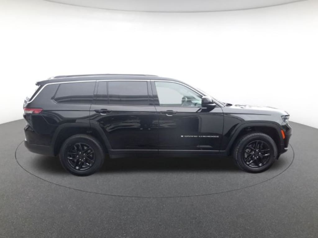 Used 2025 Jeep Grand Cherokee L Laredo SUV