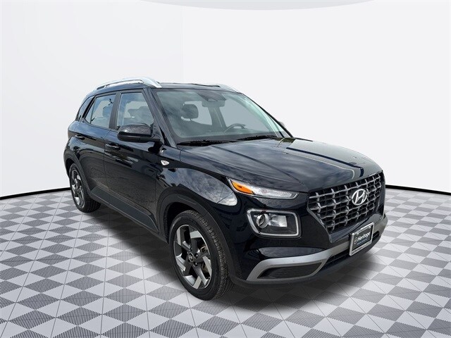 2023 Hyundai Venue SEL photo 2