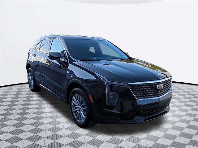 2025 Cadillac XT4 Premium Luxury photo 3