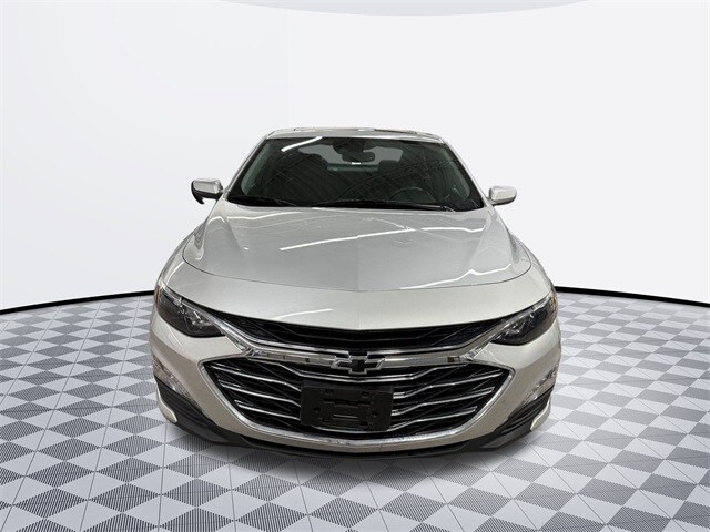 2022 Chevrolet Malibu 1LT photo 2