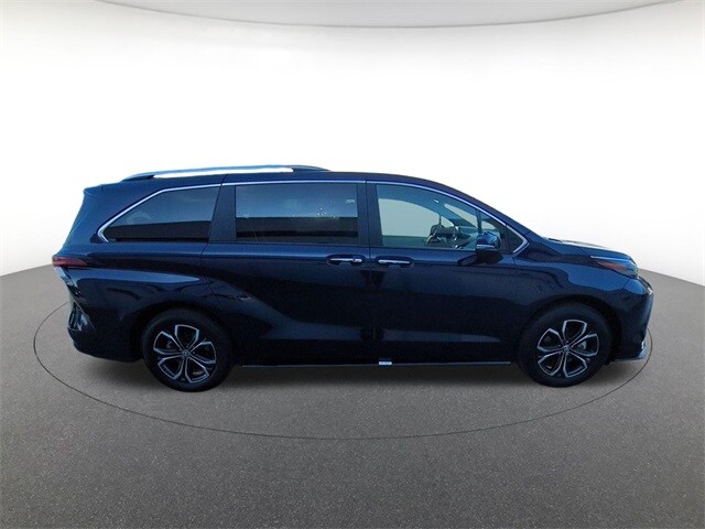 2025 Toyota Sienna Platinum photo 4