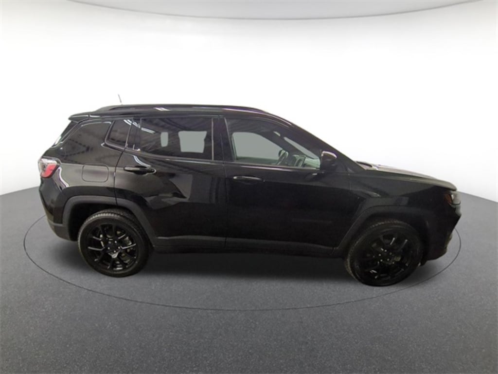 Used 2022 Jeep Compass Altitude 4X4 SUV