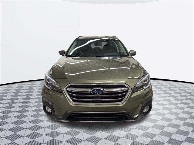 2018 Subaru Outback 3.6R Touring photo 2