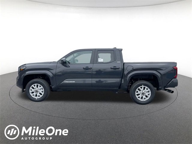 2025 Toyota Tacoma SR5's photo