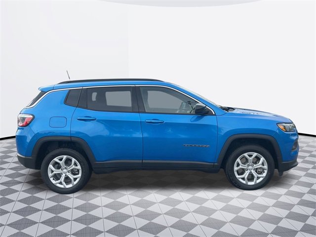 2024 Jeep Compass Latitude photo 2