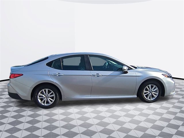 2025 Toyota Camry LE photo 4