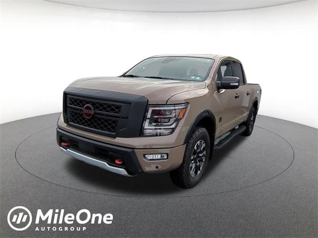 2024 Nissan Titan PRO-4X's photo
