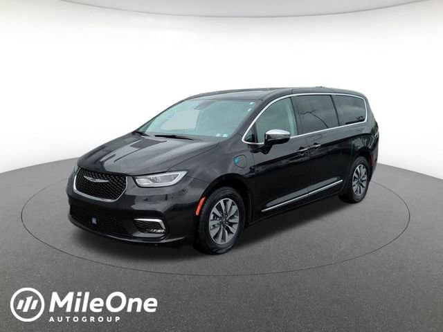 2023 Chrysler Pacifica Hybrid Limited Hybrid's photo