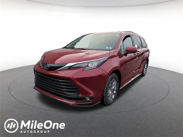 2026 Toyota Sienna XLE's photo