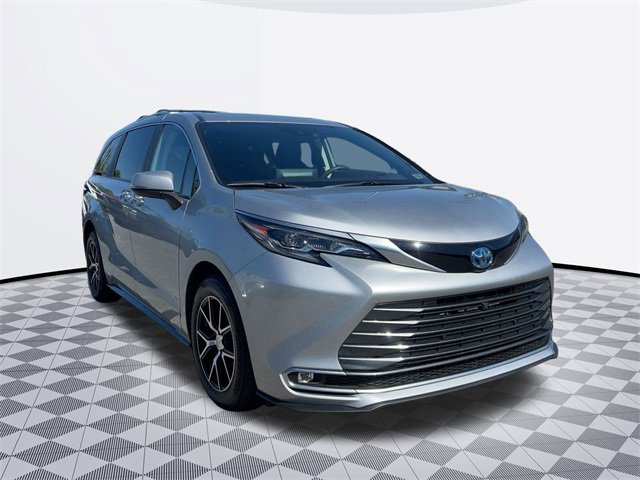 2024 Toyota Sienna Platinum photo 3