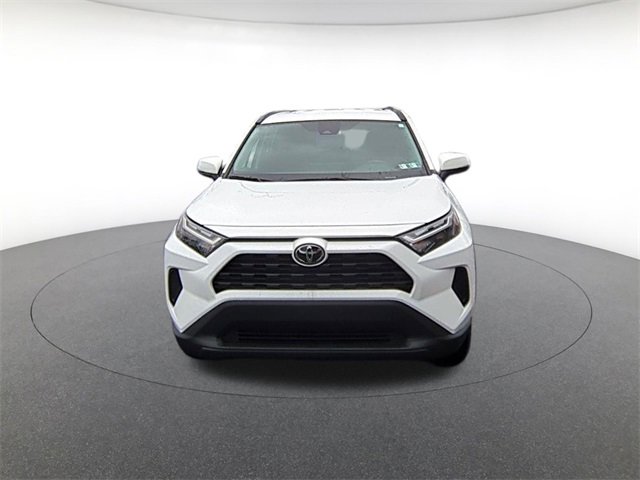 2025 Toyota RAV4 Hybrid XLE photo 2