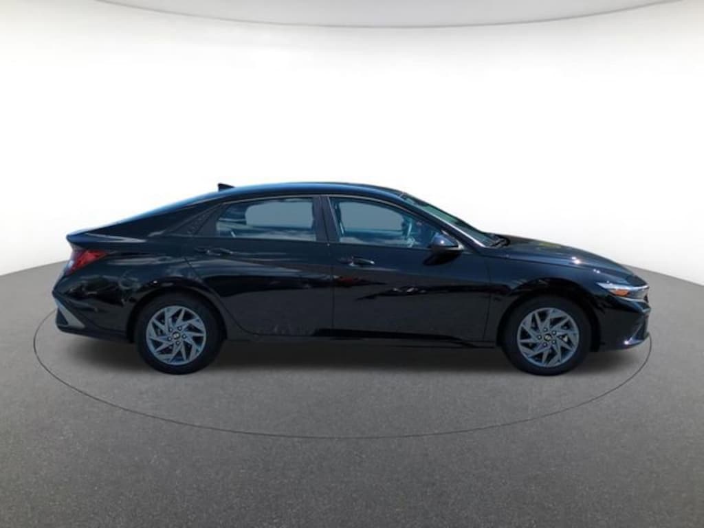 Used 2025 Hyundai Elantra Hybrid Blue Sedan