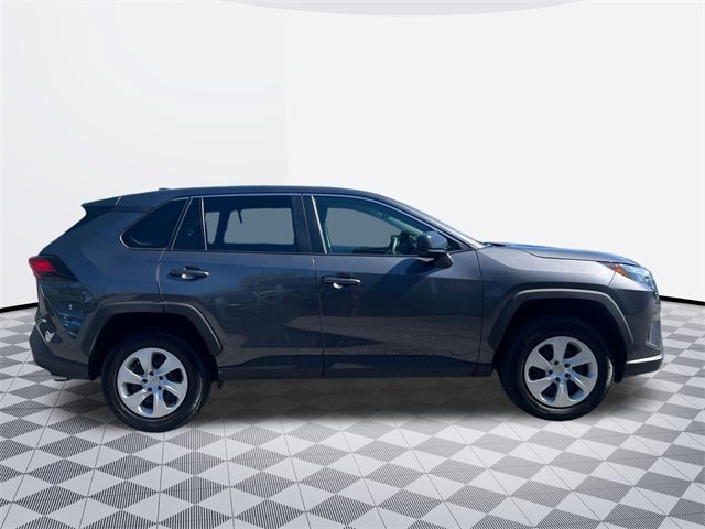 2024 Toyota RAV4 LE photo 4