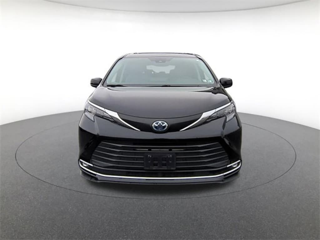 Used 2024 Toyota Sienna XLE Passenger Van