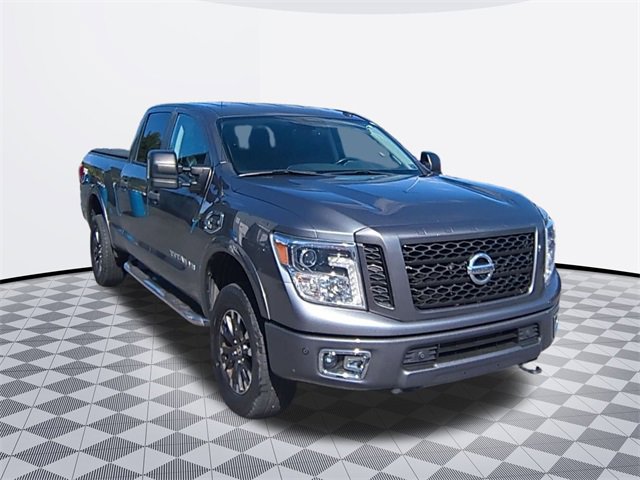 2018 Nissan Titan PRO-4X photo 2