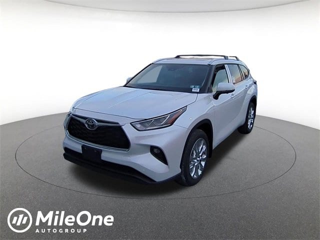 2026 Toyota Highlander Limited's photo