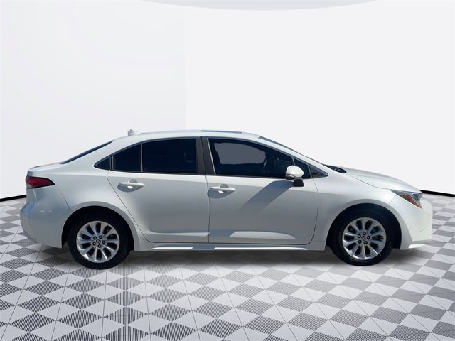 2020 Toyota Corolla XLE photo 2