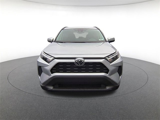2025 Toyota RAV4 Hybrid XLE photo 2