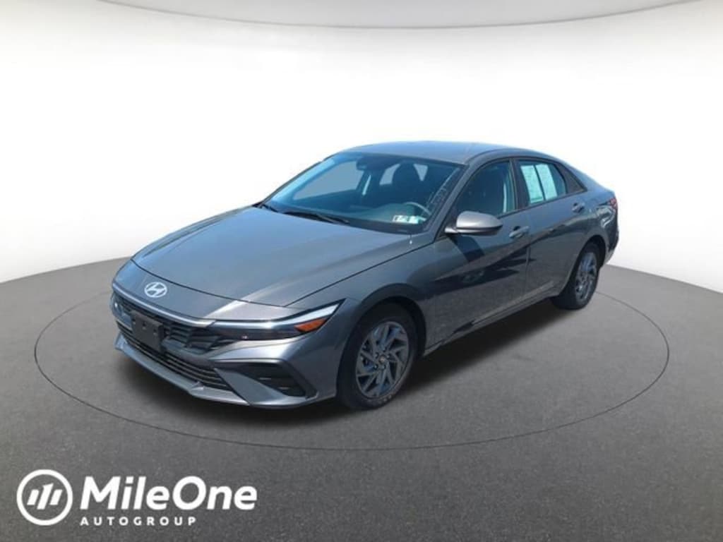 Used 2025 Hyundai Elantra Hybrid Blue Sedan