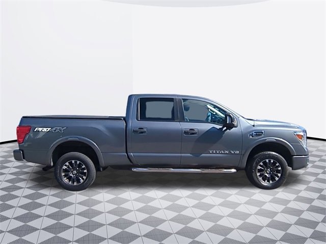 2018 Nissan Titan PRO-4X photo 3