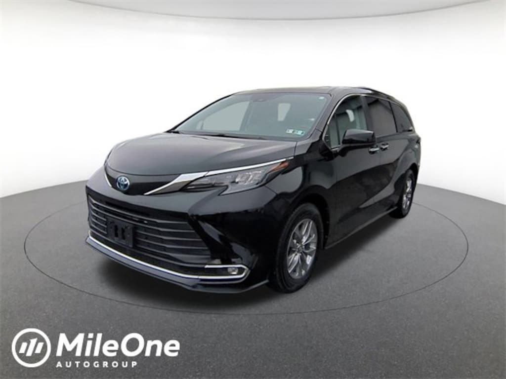 Used 2024 Toyota Sienna XLE Passenger Van