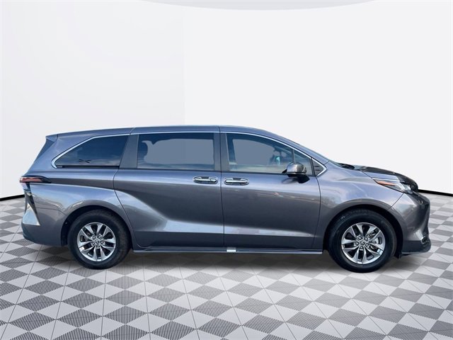 2023 Toyota Sienna XLE photo 4