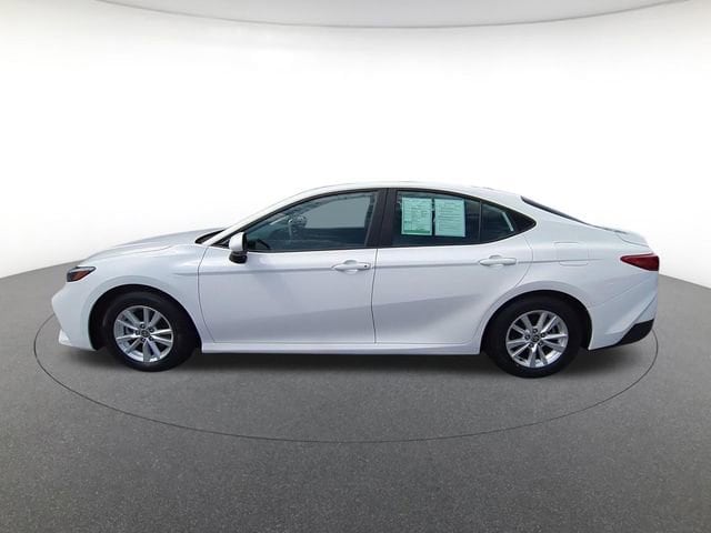 2025 Toyota Camry LE - Photo 8