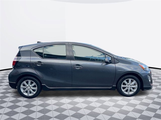 2017 Toyota Prius C Three photo 4