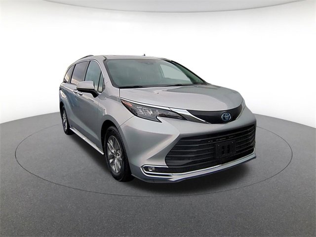 2024 Toyota Sienna XLE photo 3
