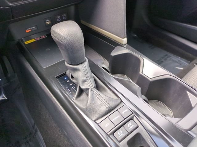 2025 Toyota Camry LE - Photo 11