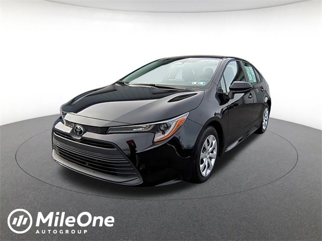 2024 Toyota Corolla LE's photo