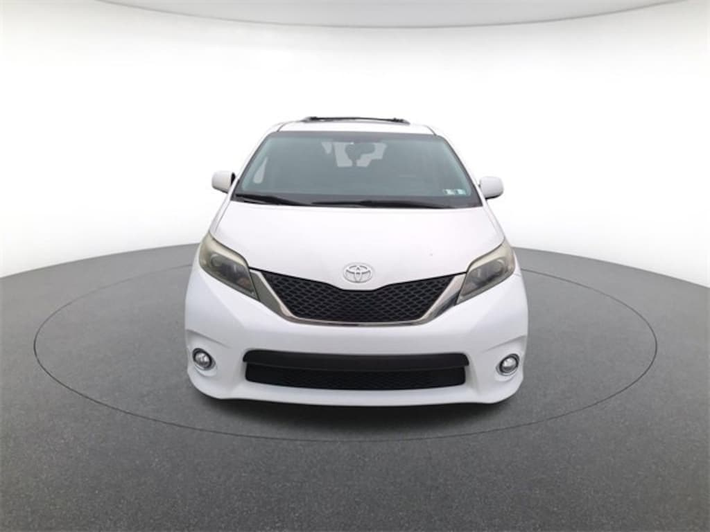 Used 2017 Toyota Sienna SE Premium Passenger Van