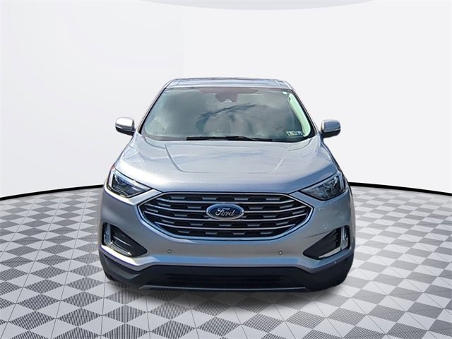 2022 Ford Edge Titanium photo 2