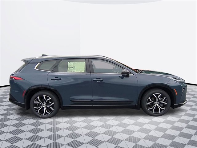 2025 Toyota Crown Signia XLE photo 3