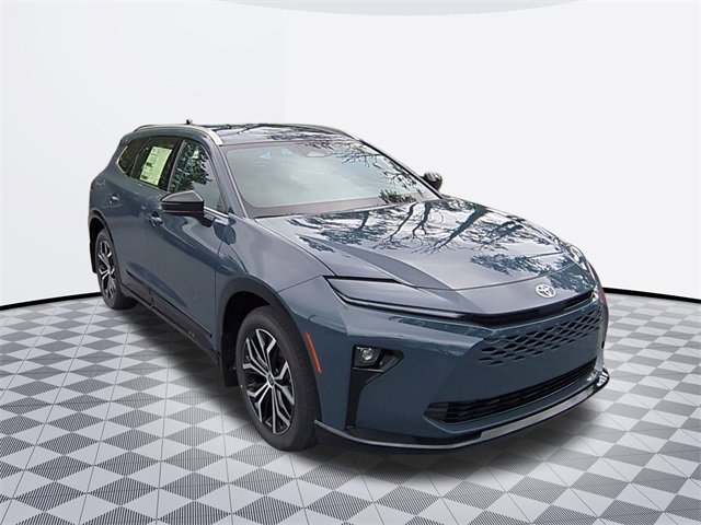 2025 Toyota Crown Signia XLE photo 2
