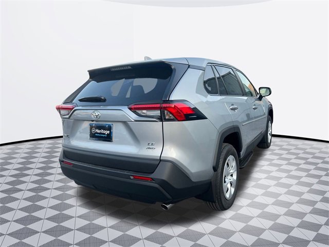 2025 Toyota RAV4 LE photo 4