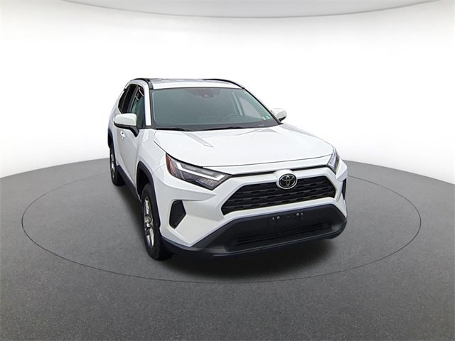 2024 Toyota RAV4 XLE photo 3