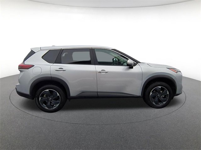 2024 Nissan Rogue SV photo 4