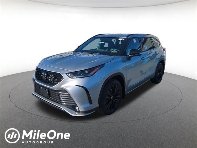 2025 Toyota Highlander XSE's photo