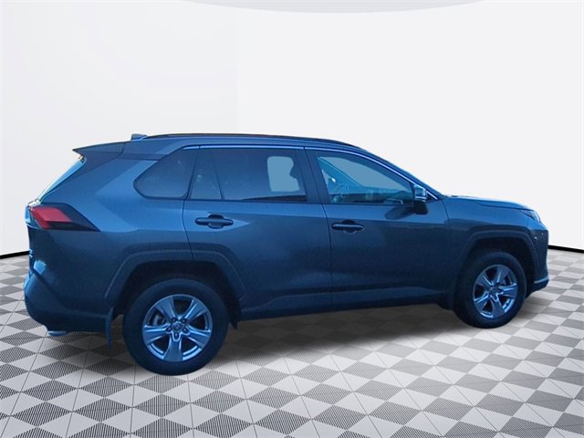 2022 Toyota RAV4 XLE photo 2