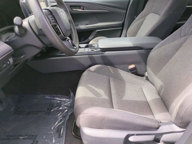 2025 Toyota Camry LE - Photo 9
