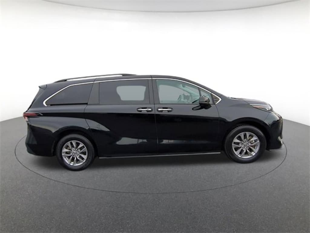 Used 2024 Toyota Sienna XLE Passenger Van